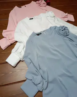 شومیز رو شونه گل رز