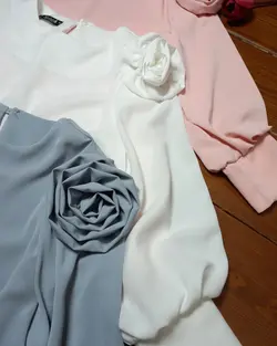 شومیز رو شونه گل رز