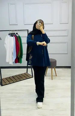 مانتو گلدوزی الیاف دکمه دار کد ۱۲۳۲۳