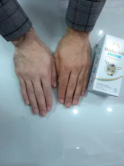کرم روشن کننده و آبرسان پوست شیر الاغDonkey milk