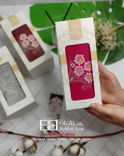 حوله دستی گلدوزی کادویی بهباف اذر 8گل 40در80 سانت