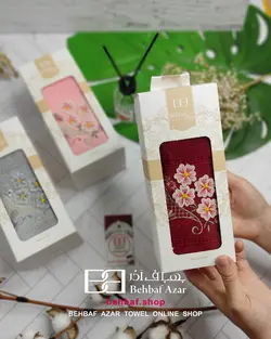 حوله دستی گلدوزی کادویی بهباف اذر 8گل 40در80 سانت