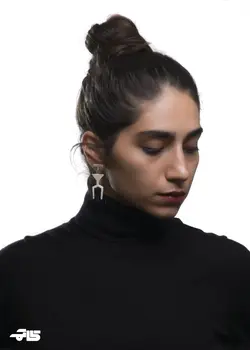 گوشواره زن