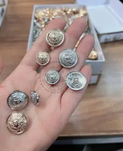 دكمه فلزى طرحدار رنگ ثابت