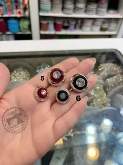 دکمه‌نگینی سنگی