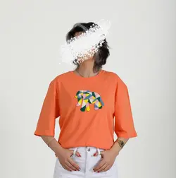 تیشرت گلبهی و سفید