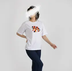 تیشرت گلبهی و سفید