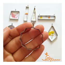 فریم گردنی بی‌کفه نقره‌ای - فروشگاه گل خشک سنجاقک
