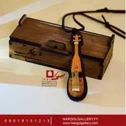 گردن آویز چوبی طرح گیتار
