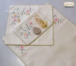 سجاده و جانماز مخمل گلدوزی پروانه برجسته کرم - صفاهوم