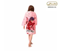 حوله تن پوش بچگانه طرح دختر کفشدوزکی صورتی پودایران - کالای خواب، حمام و جهیزیه صفاهوم - صفائی اصفهان