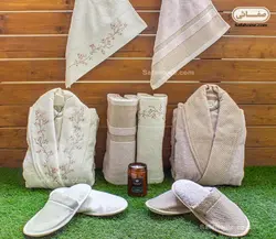 ست حوله عروس و داماد ژاگارد گل برجسته کرم شیری - صفاهوم