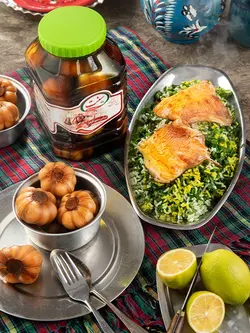 ترشی سیر قرمز گل پنجه ای (2000 گرمی) - سُنت کالا