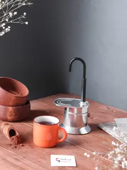 موکاپات شیردار روبوستا به همراه فنجان