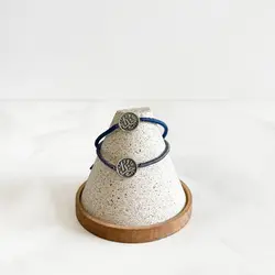 دستبند نقره دو روی خدا , اُم