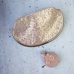 عطر ‏و ‏کیف ‏لوازم ‏آرایش