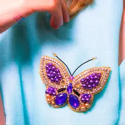 سنجاق ‏سینه طرح پروانه بنفش