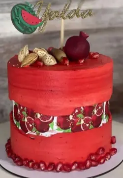 کیک یلدای قرمز