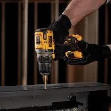 دریل شارژی 12 ولت براشلس دیوالت DCD701D2