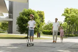 اسکوتر برقی بچه‌گانه  شیائومی سگوی ناین بات مدل Ninebot eKickScooter ZING C10