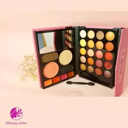 سایه همراه با هایلایتر و رژ