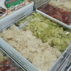 حلوا دو محصول جدا گردویی و پسته ای - لوکس سوغات ارومیه یک کیلو