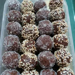 حلوا خرمایی کنجد و نارگیلی