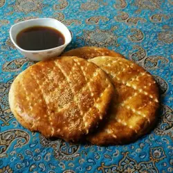 کلوچه محلی ملایر پخته شده در تنور روستایی
