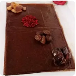 لواشک دهه شصتی برگه زردآلو ملس900 گرمی دهکده قم