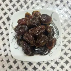 خرما کبکاب 2 کیلویی درجه 1 شیره دار -