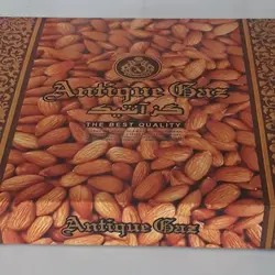 گز اصفهان با 30 درصد مغز بادام بسته 400 گرمی برند آنتیک با جعبه 520گرم شیرینی