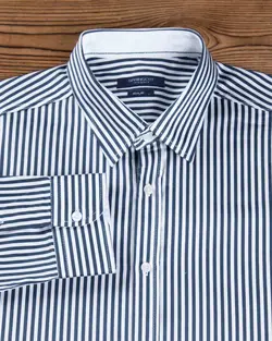 پیراهن مردانه ساتن راه‌راه سرمه‌ای سفید