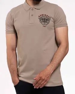 تیشرت یقه‌دار ساده‌ با آرم