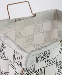 سبد پارچه ای پایه دار طرح شطرنجی