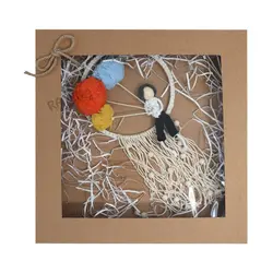 عروسک آویز مکرومه طرح پسر و بادکنک Happy