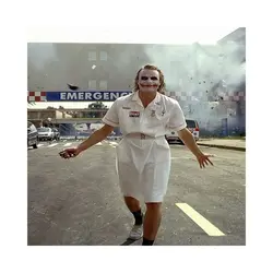 اکشن فیگور جوکر ایستاده با لباس پرستاری