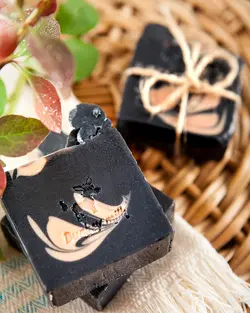 صابون زغال فعال شیر الاغ