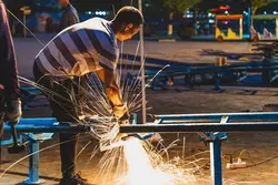 مجموعه سوالات تستی عوامل زیان آور محیط کار + پاسخ تشریحی