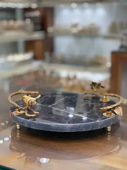 سینی گرد سنگ و پرنده برنجی در سه رنگ