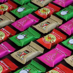 گز لقمه عسلی و ترنجبينی 42% مغز پسته آرباکو (جعبه سفارتی طرح پوست ماری)