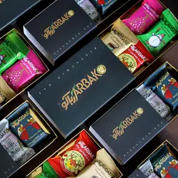 گز لقمه عسلی و ترنجبينی هتلی 42% پسته (جعبه کشویی طرح ساده)