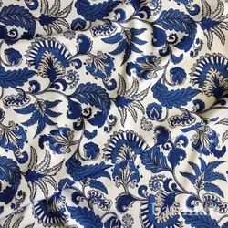 پارچه کرپ طرحدار با گلهای آبی | بافت مارت