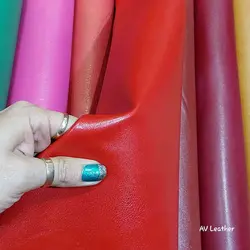 چرم بزی قرمز - چرمآویز