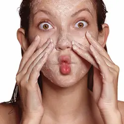 اسکراب تازه کننده پوست عصاره زردآلو فرش اسکین استیوز (کاسه ای)