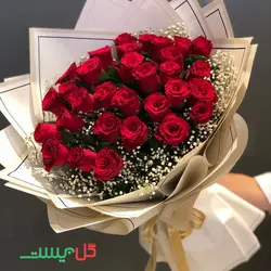 دسته گل رز قرمز 50 شاخه مدل مونا - دسته گل رز قرمز برای دختر