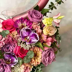 باکس گل و بادکنک توران - سفارش آنلاین باکس گل شیک برای تولد