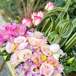 باکس گل خواستگاری فرشته - جعبه گل سفید با گل های بهاری