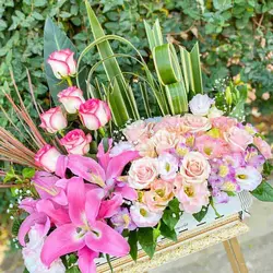 باکس گل خواستگاری فرشته - جعبه گل سفید با گل های بهاری