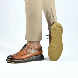 کفش اسپرت چرم طبیعی، رنگ عسلی سایه دار، نوع چرم رویه ناپا طبیعی گاوی کد مدل ۵۰۱