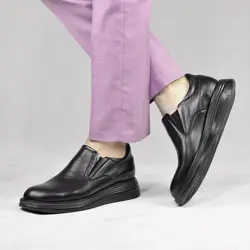 کفش اسپرت چرم طبیعی، رنگ مشکی، نوع چرم رویه فلوتر طبیعی گاوی کد مدل ۵۰۲ ساده